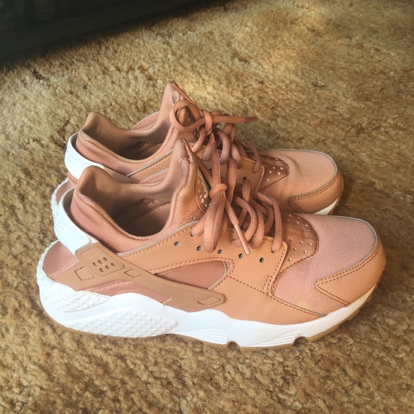 Nike Shoes - Available 🥰Wmns Nike Air Huarache Run dusted clay